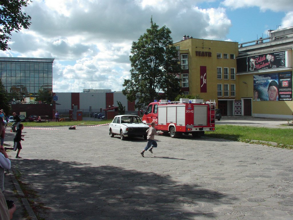 Pokaz ratownictwa  technicznego MegaZlot sobota (16).JPG