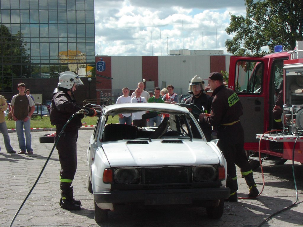 Pokaz ratownictwa  technicznego MegaZlot sobota (30).JPG